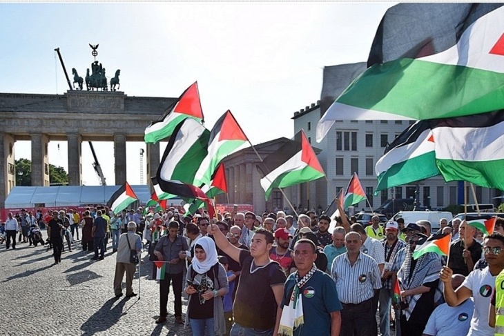 برلين وقفة احتجاجية أمام السفارة الأمريكية ضد ورشة المنامة وصفقة القرن