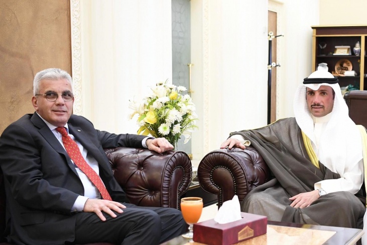 سفير فلسطين يلتقي رئيس مجلس الأمة الكويتي