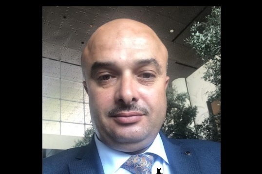 قصة أشرف غانم الذي هرب الى اسرائيل بعد مداهمة المخابرات منزله