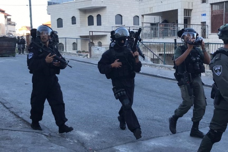 الاحتلال يعتقل 10 مواطنين من العيسوية