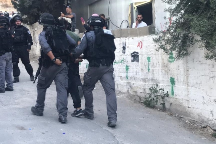 قوات الاحتلال تعتدي بالضرب على الأسير عرمان أثناء اعتقاله