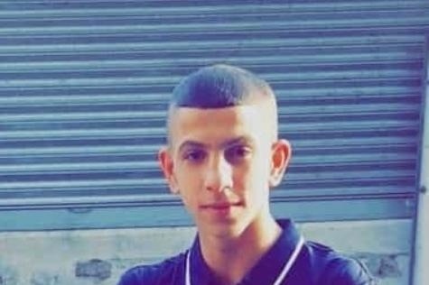 فيديو- الاحتلال يعتقل فتى بعد اطلاق النار عليه
