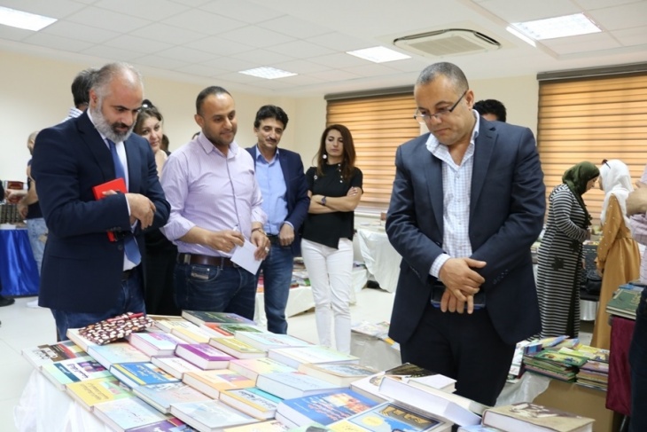 وزير الثقافة يزور المعرض السنوي الأول للكتاب