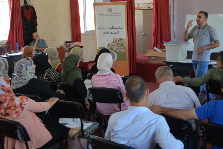 لجنة الانتخابات تدرب طواقم الاقتراع تحضيراً للانتخابات المحلية
