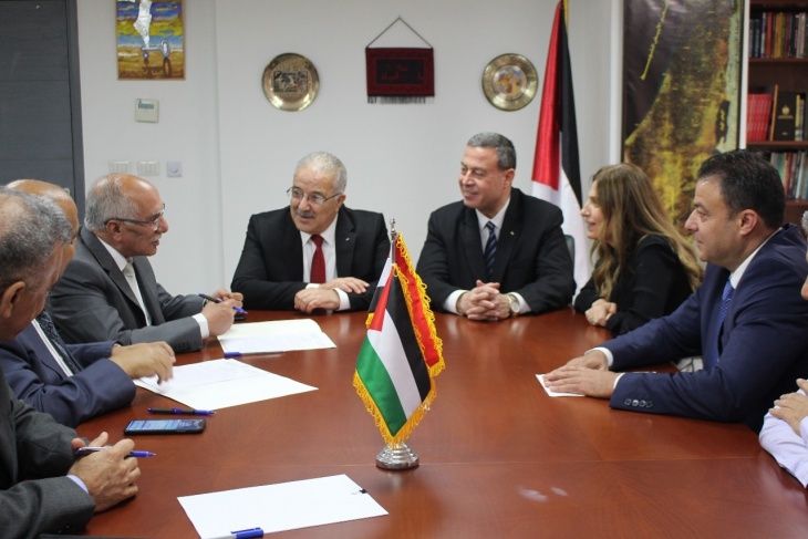 القاهرة- توقيع اتفاقية النقل البري لحجاج غزة