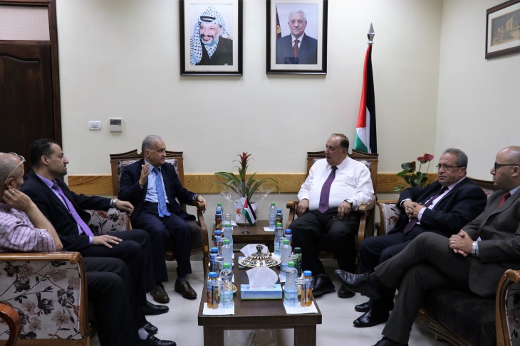 وزير التعليم يبحث أوضاع الطلبة الفلسطينيين في الجامعات العمانية