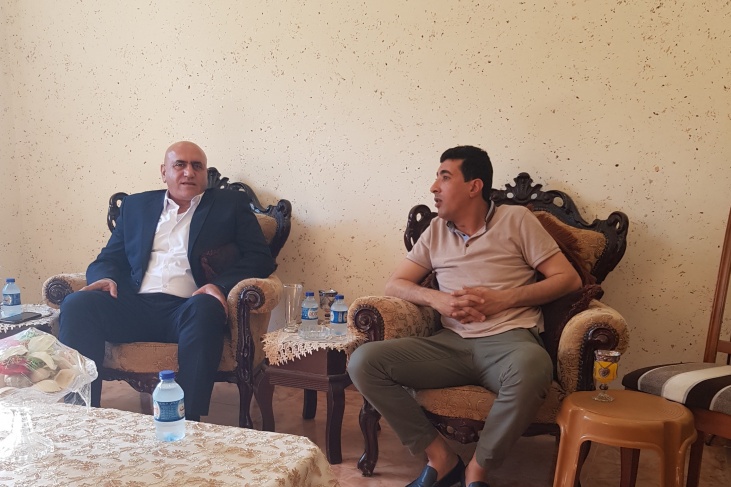 محافظ جنين يعود المصاب المهندس بلال الزيود