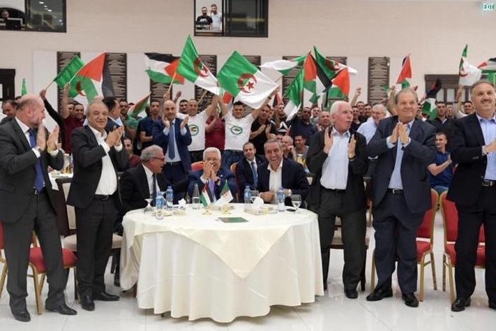 الرئيس يتابع مباراة الجزائر في ساحة المقاطعة