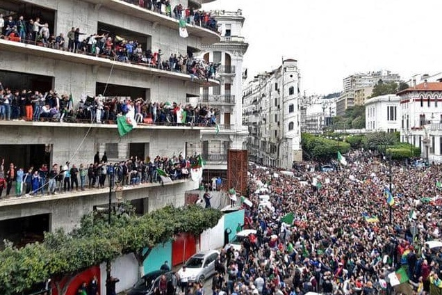 للاسبوع الـ22- عشرات الآلاف يحتجون في الجزائر