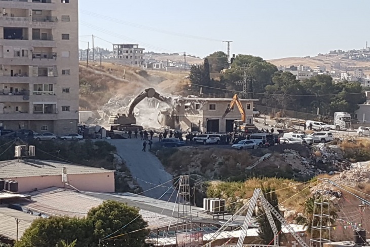 شاهد- تدمير 6 بنايات ومنزل في وادي الحمص شرق القدس