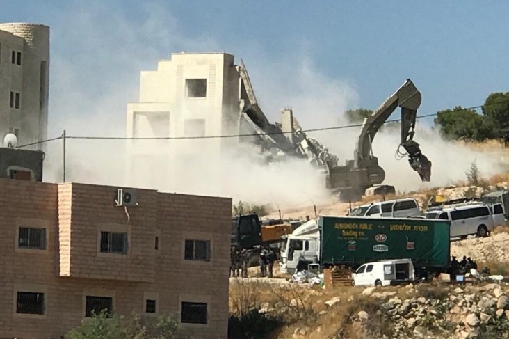 تشريد العشرات وزرع متفجرات في وادي الحمص