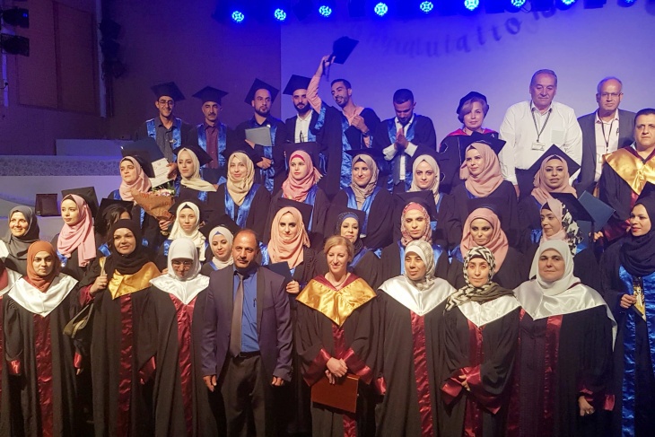 المقاصد وابن سينا تخرّجان فوج طلبة الدبلوم المتخصص بحديثي الولادة