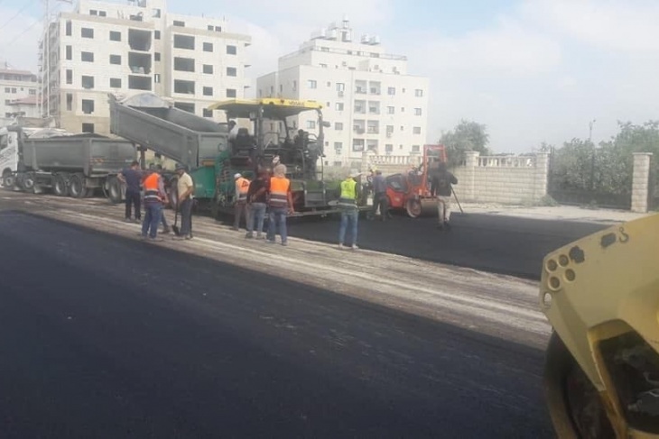 &quot;الأشغال&quot; تبدأ بأعمال تعبيد شارع السكة في طولكرم