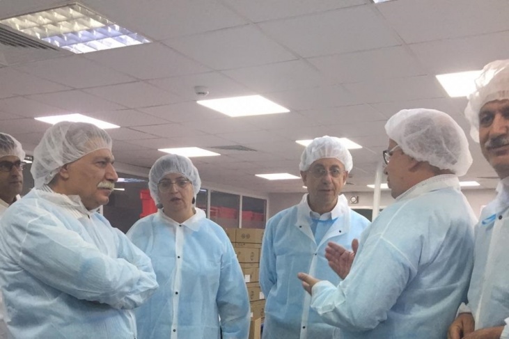 وفد من جمعية الاغاثة الطبية يزور مقر مجموعة القدس للمستحضرات الطبية