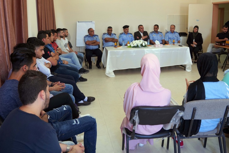 العربية الأمريكية تخرج دورة للطلبة حول السلامة المرورية