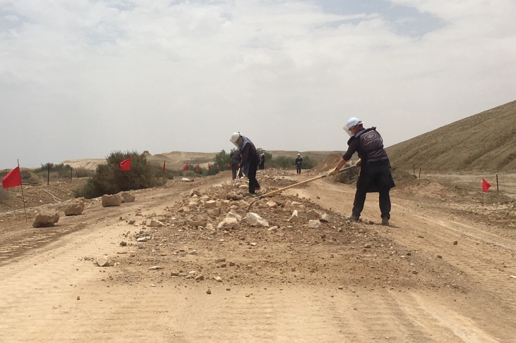 الداخلية: انتهاء المرحلة الأولى من ازالة الألغام في حقل الغام المغطس
