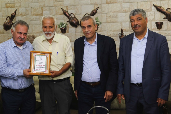 قلقيلية- تكريم عائلات الأسرى من خريجي جامعة القدس المفتوحة