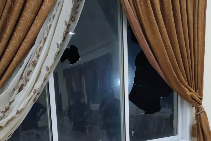 مستوطنون يهاجمون منازلا والاحتلال يهدم ويصادر معدات في الضفة