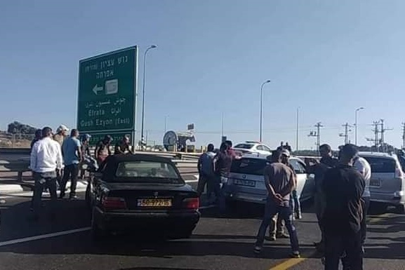 بالتزامن مع زيارة نتنياهو- الاحتلال يغلق الطرق بين الخليل وبيت لحم