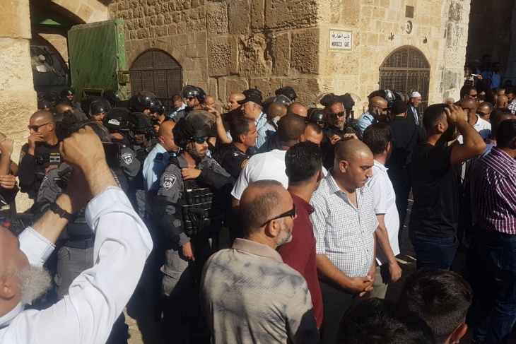 اصابات - جيش الاحتلال يقتحم المسجد الاقصى ويهاجم المصلين