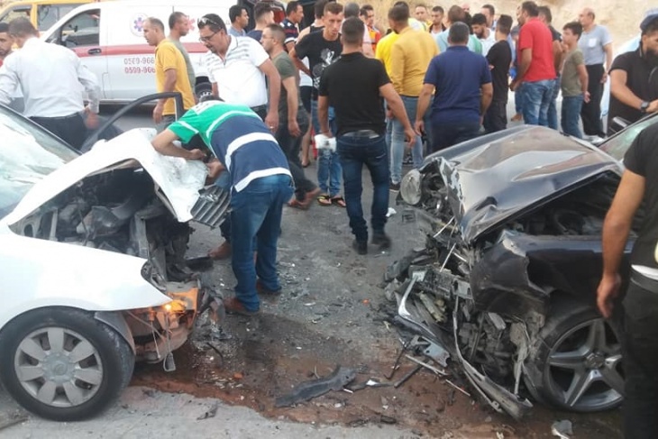 مصرع أب وطفله وإصابة 12 إثر حادث سير في نابلس