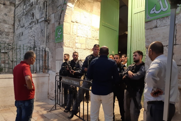 Preventing entry to Al-Aqsa - noon prayer at its thresholds