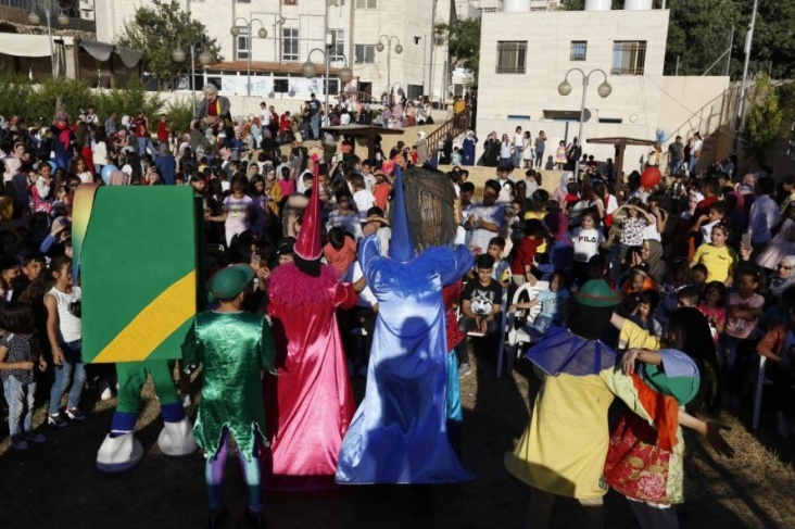 مهرجان &quot;العيد بلم الأجاويد&quot; ينشر الفرح بكل ألوانه في شوارع الخليل