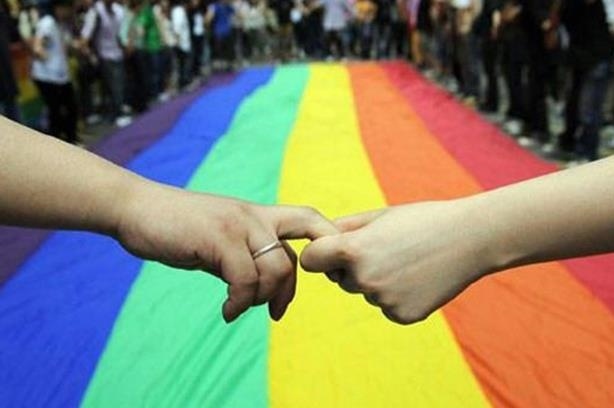 &lt;div&gt;صورة وتعليق: &lt;/div&gt;الشرطة تعلن أنها ستمنع اي نشاط للمثليين في فلسطين