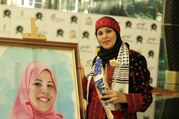 المعلمة هنادي أبو رمضان تفوز بلقب ملكة المسؤولية الاجتماعية عن فلسطين