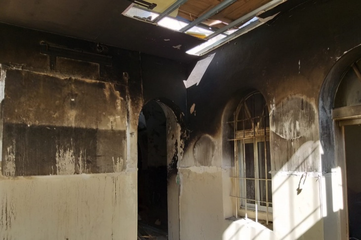 صندوق ووقفية القدس يبدأ بترميم منزل عائلة حزينة بعد أن التهمته النيران