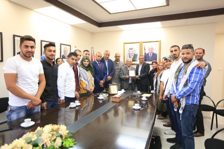 بلدية بني زيد تكرم جامعة القدس المفتوحة
