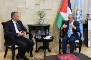 اشتية يطلع ميلادينوف على خطط الانفكاك عن الاحتلال