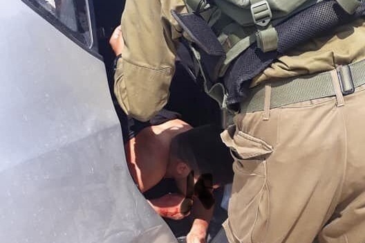 صور- طعن إسرائيليين داخل عيادة أسنان في عزون