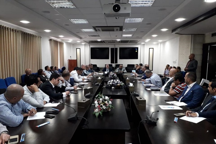 وزير الاتصالات يبحث تخفيض أسعار خدمات الاتصالات والانترنت