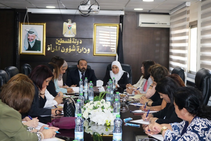 حمد تنظم جلسة نقاش للمؤسسات النسوية مع النائب العام
