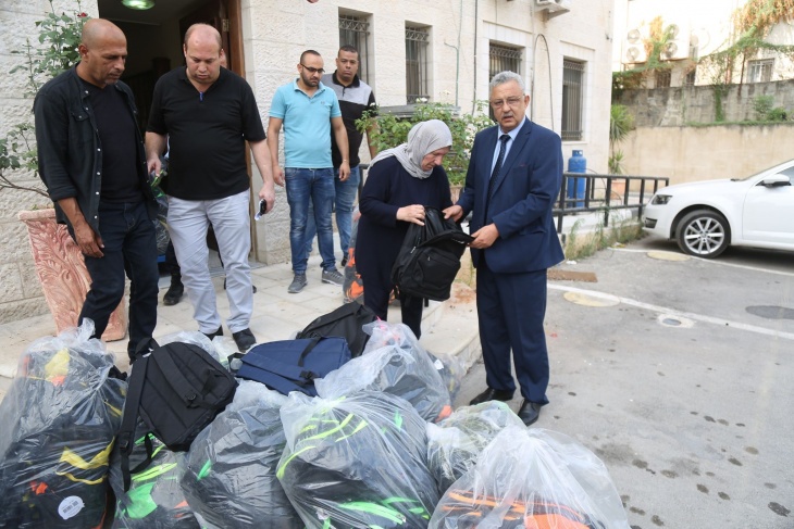 أبو بكر يتسلم مكرمة رئاسية مخصصة للطلبة الفقراء والمعوزين