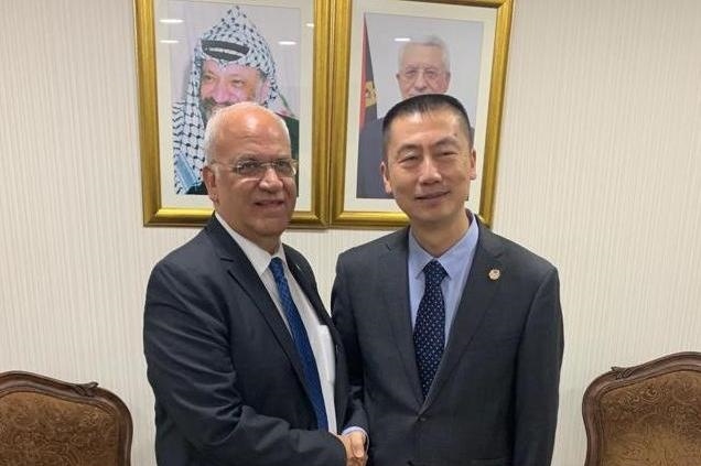 عريقات يلتقي السفير الصيني لدى فلسطين