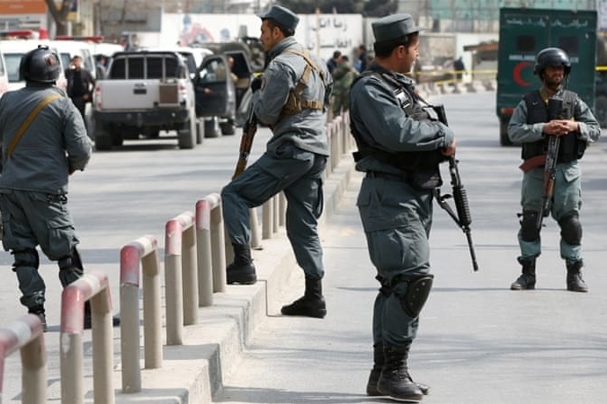 أفغانستان- شرطيان يقتلان 11 من زملائهما ويفران
