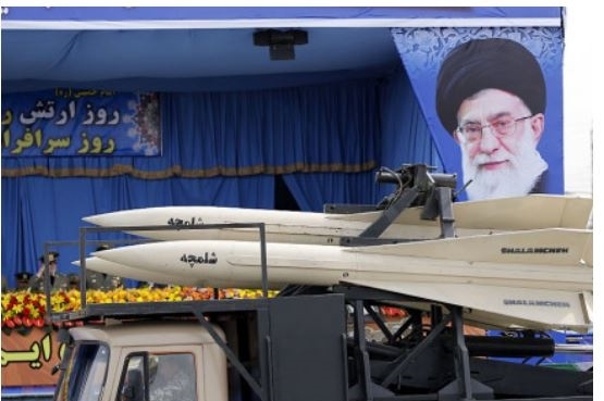 إيران توجّه صواريخها نحو القواعد الامريكية في الخليج