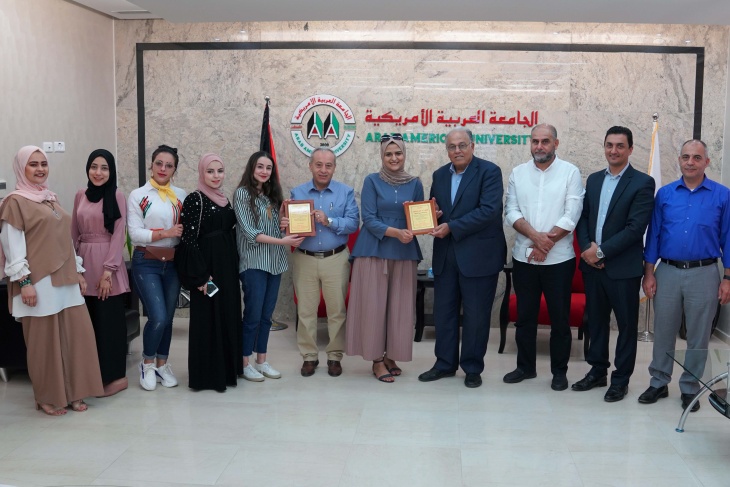 أبو زهري: &quot;العربية الامريكية&quot; تولي اهتماما لتوفير فرص التدريب لطلبتها