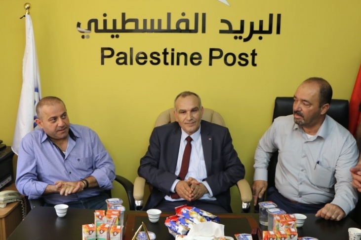 وزير الاتصالات يفتتح بريد البلدة القديمة بالخليل بحلته الجديدة