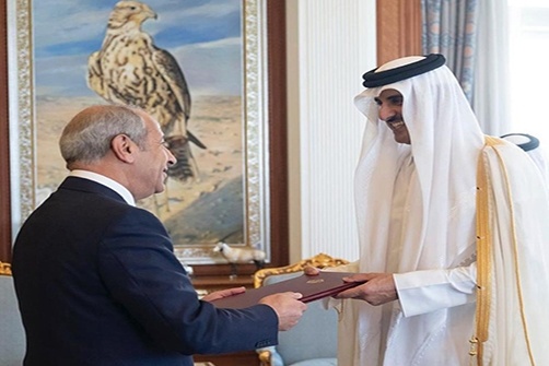 أمير قطر يتسلم أوراق اعتماد سفير الأردن