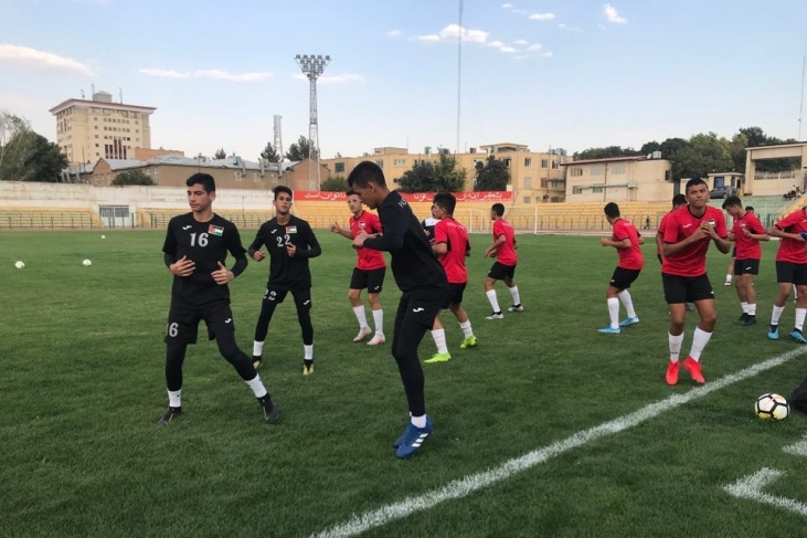 بعثة الناشئين تصل ايران