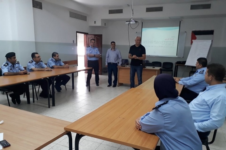 الشرطة تفتتح دورة تخصصية في كلية فلسطين للعلوم الشرطية
