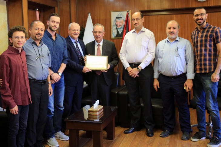 رئيس جامعة النجاح يستضيف وفدا طبيا أردنيا