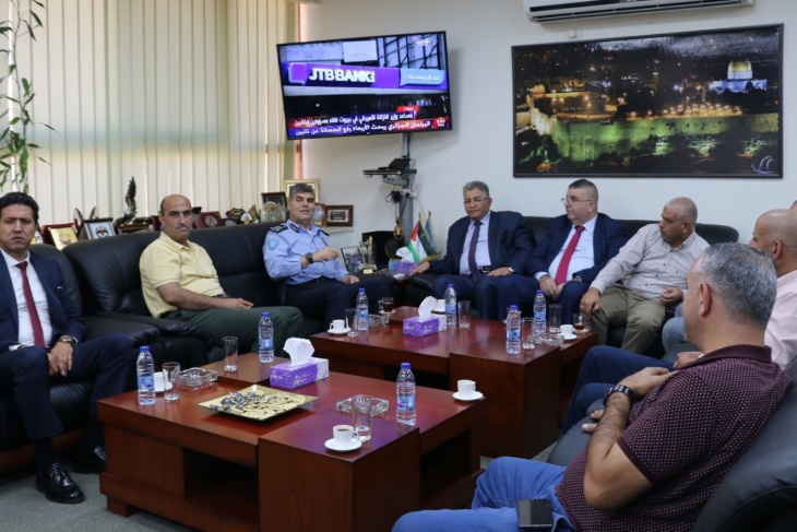 مدير عام الشرطة يطّلع على الوضع الأمني في أبو ديس