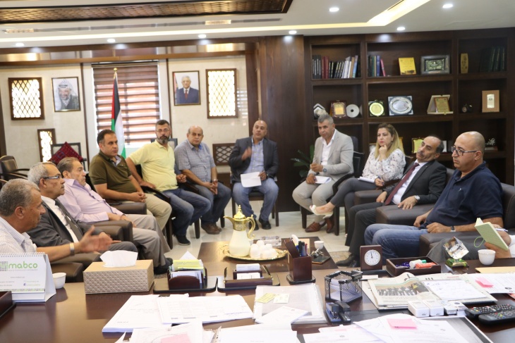 وزير الزراعة يلتقي وفدا من بلدية كوبر