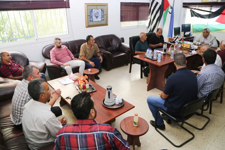 قلقيلية- المحافظ يتفقد بلدتي عزون وكفر ثلث