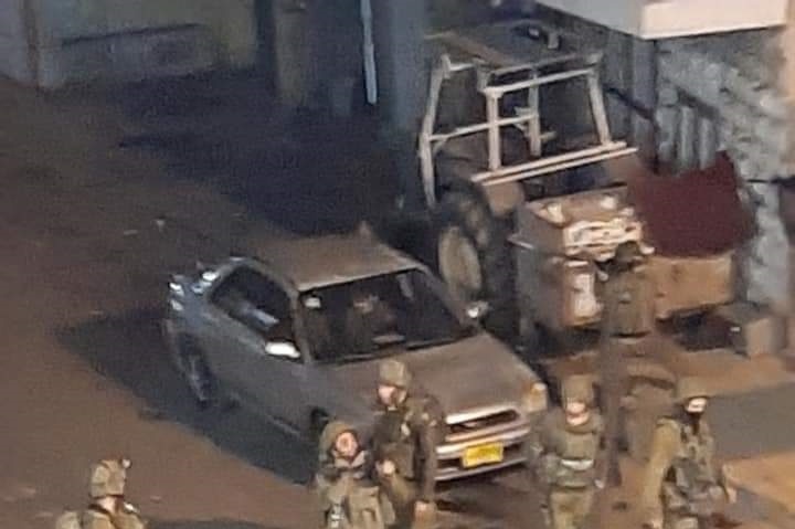 فيديو- اصابة جندي اسرائيلي بحجر في بيت امر