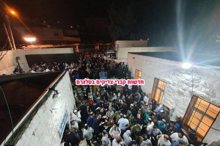 إصابة 5 مواطنين - مئات المستوطنين يقتحمون قبر يوسف (فيديو)